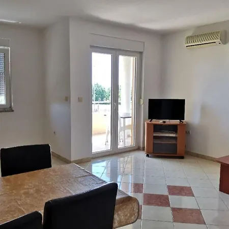 Gorgi Apartment